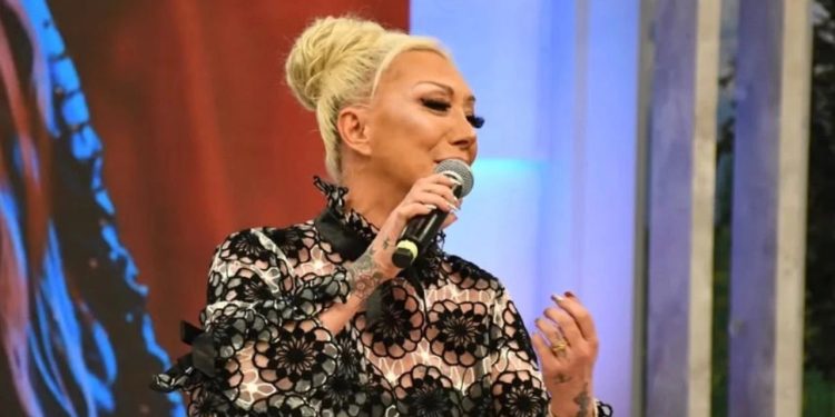 Güllü’nü kardeşleri yeğenler hakkında savcılığa başvurdu 1 Yalova’da evinin penceresinden düşerek hayatını kaybeden şarkıcı Güllü’nün ölümüne ilişkin soruşturmada aile içi suçlamalar derinleşti.