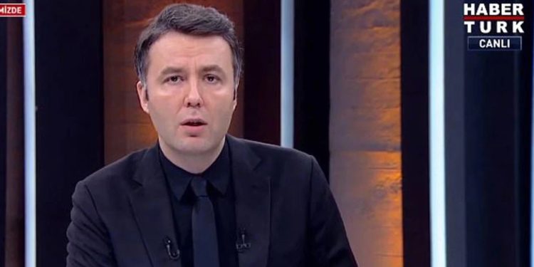 Mehmet Akif Ersoy adliyede ek ifade verdi 1 İstanbul’da yürütülen uyuşturucu soruşturması kapsamında tutuklu bulunan Mehmet Akif Ersoy, Çağlayan’daki İstanbul Adalet Sarayı’nda savcılığa yaklaşık 3,5 saat süren ek ifade verdi.