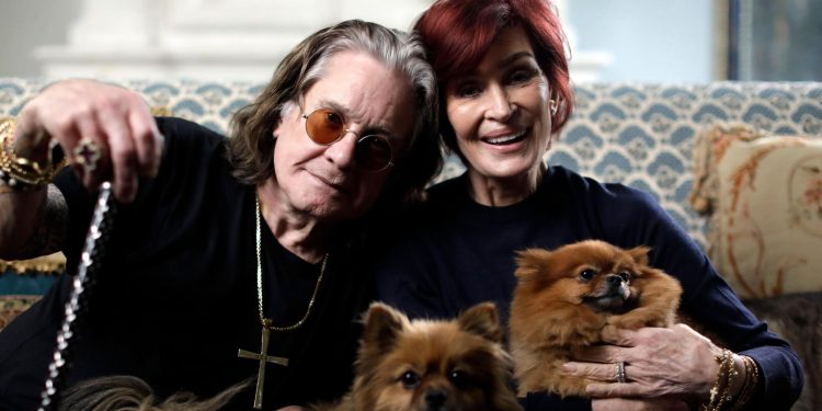 Ozzy Osbourne’un Son Anlarını Sharon Osbourne anlattı 1 76 yaşında hayata veda eden Ozzy Osbourne’un eşi Sharon Osbourne, ünlü müzisyenin ölüm gününde yaşananları ve söylediği son sözleri ilk kez paylaştı.