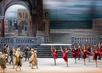 ‘Romeo ve Juliet’ yeniden AKM sahnesinde 15 İstanbul Devlet Opera ve Balesi’nin geçtiğimiz sezon prömiyer yapan etkileyici ‘Romeo ve Juliet’ balesi, yeniden sanatseverlerle buluşuyor.