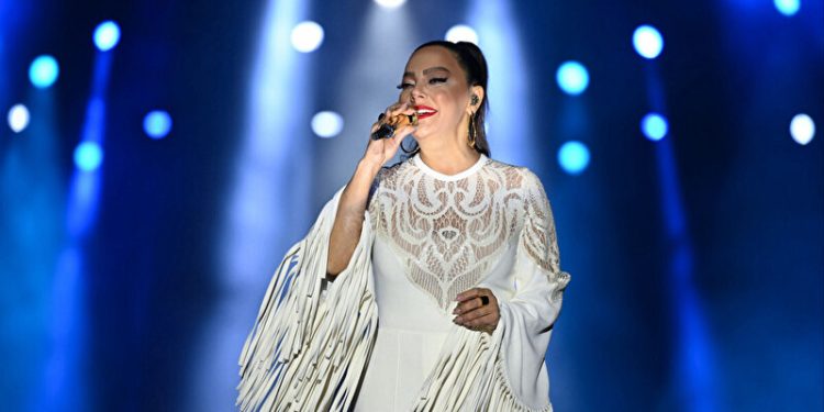 Yılbaşı tatili 4 güne çıkınca otellerde ünlü konserlerine yoğun ilgi 1 Kıbrıs ve Antalya’daki oteller, 2026’ya ünlü sanatçıların sahne alacağı özel konserlerle girmeye hazırlanıyor.