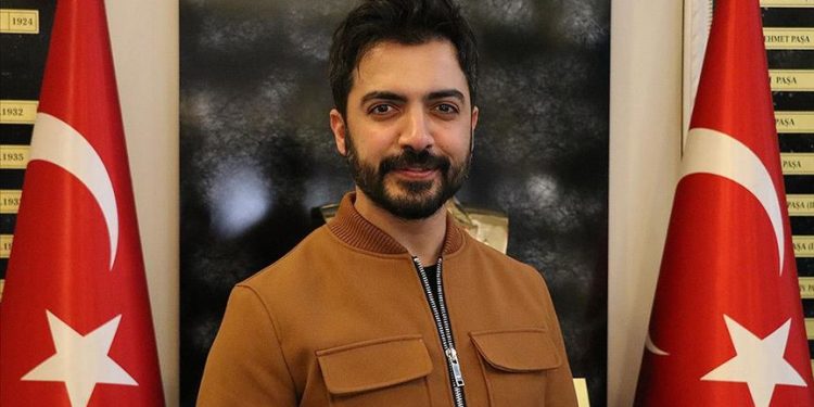 Ünlü isimlere yönelik yürütülen uyuşturucu soruşturması kapsamında gözaltına alınan şarkıcı Yusuf Güney, ifade ve test işlemlerinin ardından serbest bırakıldı.