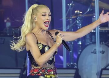 Gwen Stefani’den sahnede cesur stil 12 Gwen Stefani, Las Vegas’ta verdiği konserde tercih ettiği sahne kostümüyle yalnızca müziğiyle değil, tarzıyla da öne çıktı.