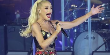 Gwen Stefani, Las Vegas’ta verdiği konserde tercih ettiği sahne kostümüyle yalnızca müziğiyle değil, tarzıyla da öne çıktı.