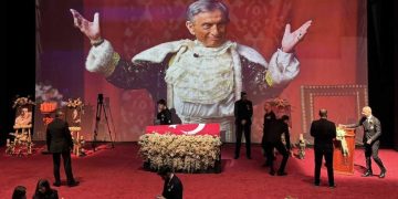 Türk tiyatrosunun usta ismi Haldun Dormen için bugün Harbiye’deki Muhsin Ertuğrul Sahnesi’nde tören düzenlendi.