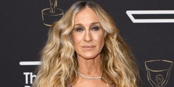 Ünlü oyuncu Sarah Jessica Parker, Golden Eve gecesinde eski rol arkadaşı David Eigenberg ile bir araya geldi.