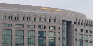 Ünlü isimlere uyuşturucu operasyonu 4 İstanbul merkezli yürütülen uyuşturucu soruşturmasında aralarında Reynmen, Hasan Can Kaya ve Emirhan Çakal’ın da bulunduğu çok sayıda isim hakkında gözaltı kararı verildi.