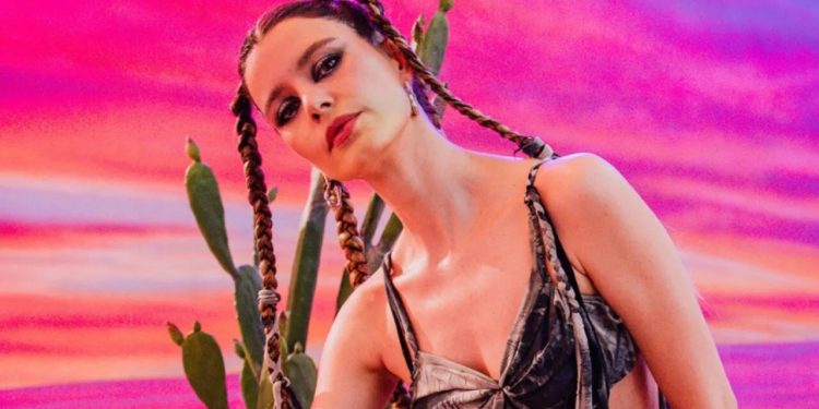 Beren Saat müziğe adım attı: İlk şarkısı “CapitaliZoo” yayımlandı 1 Beren Saat müziğe adım attı: İlk şarkısı “CapitaliZoo” yayımlandı