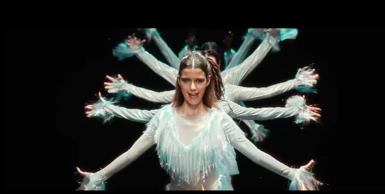 Beren Saat müziğe adım attı: İlk şarkısı “CapitaliZoo” yayımlandı 2 beren saat sarkici oldu