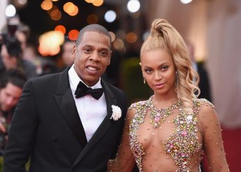 ABD Adalet Bakanlığı’nın yayımladığı Epstein bağlantılı belgelerde Jay-Z’nin adının geçmesi, sosyal medyada büyük yankı uyandırdı