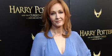 Jeffrey Epstein belgelerinde adının geçmesi sonrası hedef haline gelen J.K. Rowling, sosyal medyada iddiaları sert bir dille yalanladı.