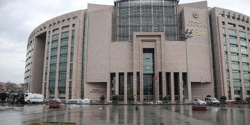 Ünlülere yönelik uyuşturucu operasyonu: 17 kişi gözaltında 5 İstanbul Anadolu Cumhuriyet Başsavcılığı’nın yürüttüğü uyuşturucu soruşturması çerçevesinde çok sayıda adrese eş zamanlı operasyon düzenlendi.