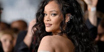 ABD’nin California eyaletinde dünyaca ünlü şarkıcı Rihanna’nın Beverly Hills’te bulunan malikanesine silahlı saldırı düzenlendi.