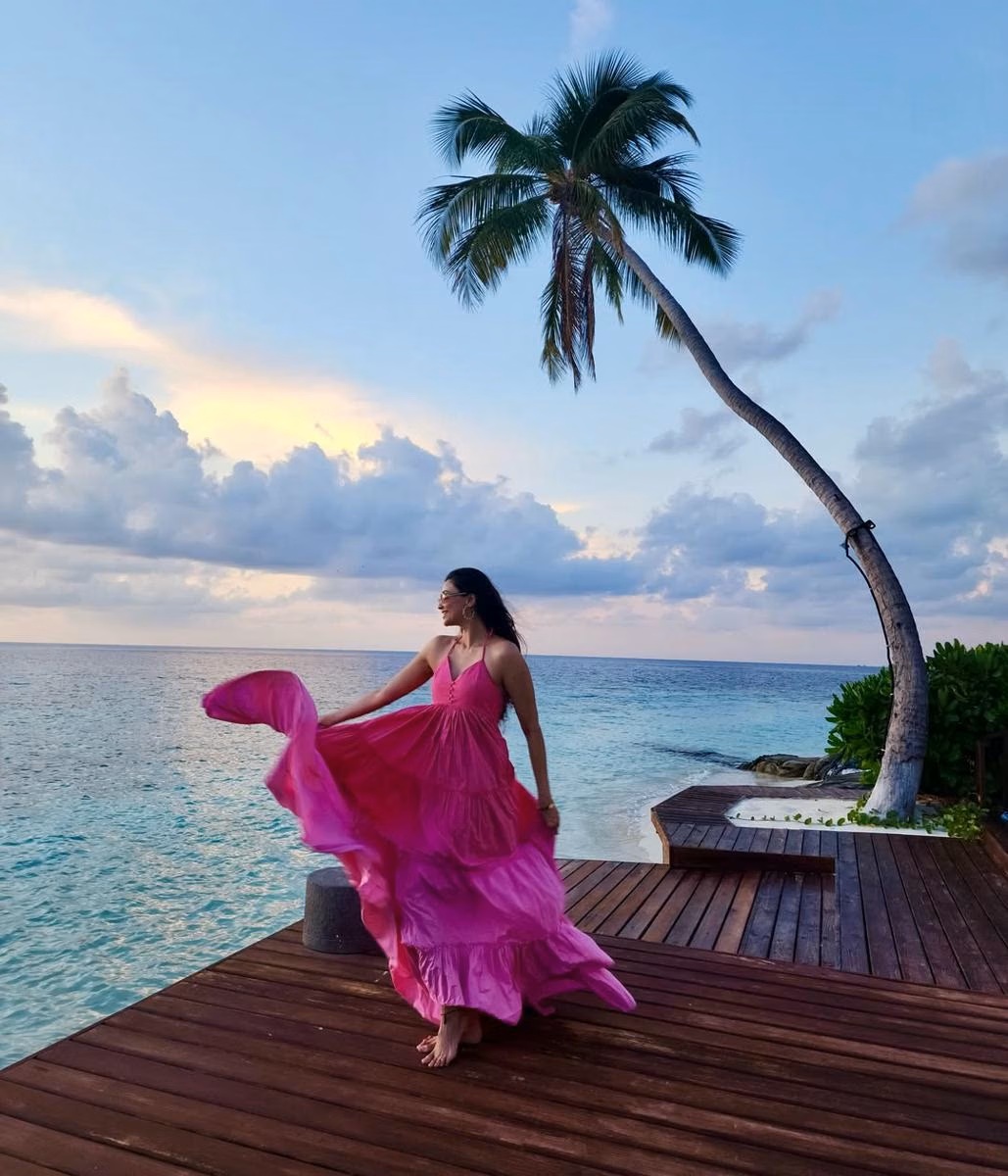 daisy shah maldivler turu