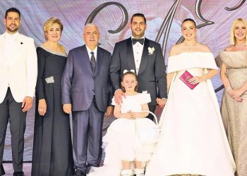 Ahlatcı düğünü | Çorum’da yapılan düğüne kimler geldi, düğünün maliyeti neden merak ediliyor? 17 Çorum’da gerçekleşen Ahlatcı düğünü, klasik bir aile töreninin çok ötesine geçen ayrıntılarıyla dikkat çekti.