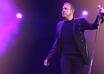 Haluk Levent yoğun bakıma kaldırıldı 16 Eskişehir’de sahneye çıkan Haluk Levent, konserin ardından Ankara’ya giderken rahatsızlandı.