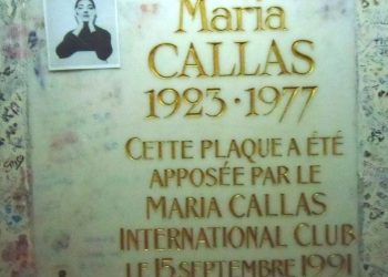 Maria Callasın Paristeki evindeki anma plaketi