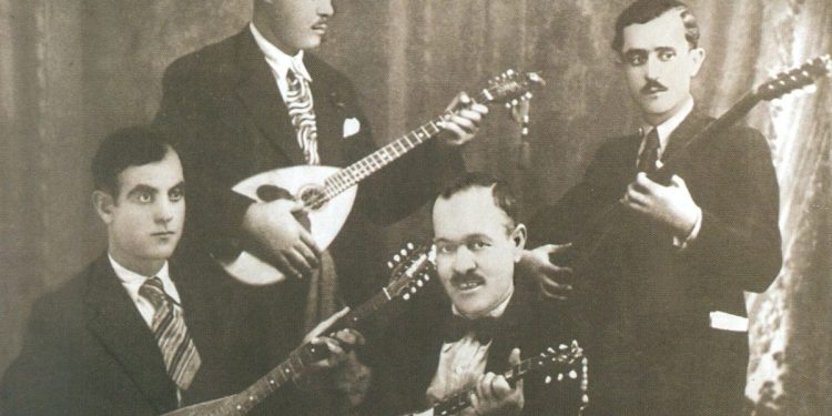 1934 yılında Pire ekolünün bilinen rebetiko topluluğu