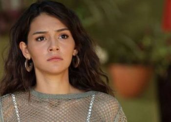 Oyuncu Çağla Boz gözaltına alındı 10 Hakkında gözaltı kararı verilen 5 şüpheliden oyuncu Çağla Boz gözaltına alınırken, evindeki aramada hassas terazi ele geçirildiği bildirildi.